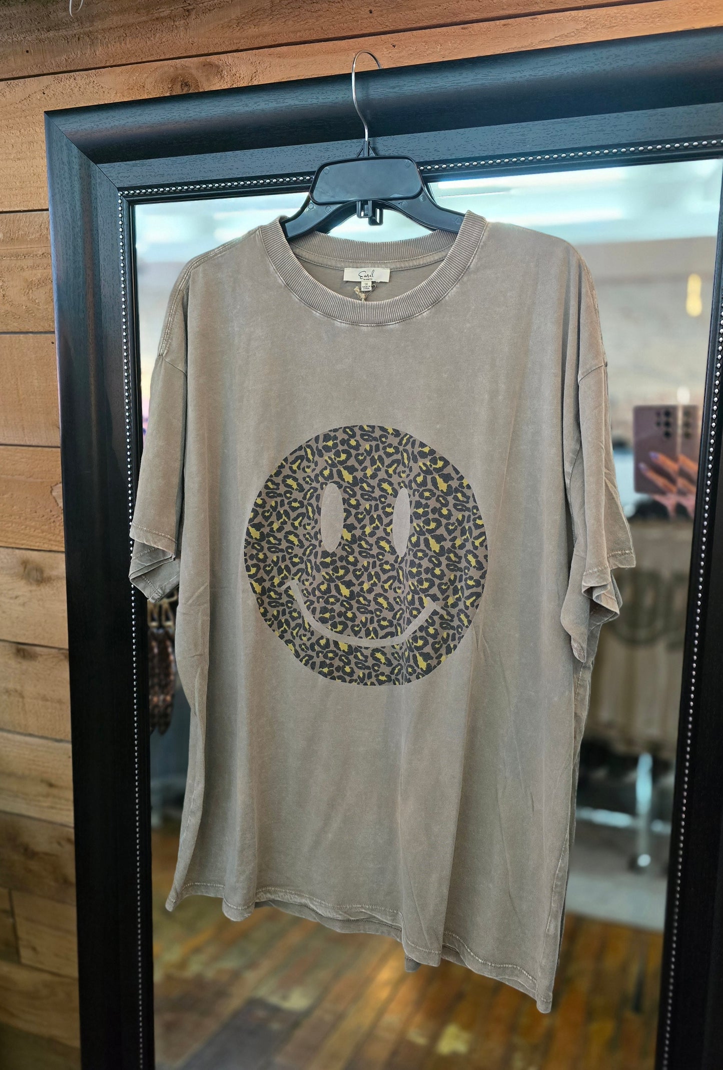 Leo Smiley Face Tee