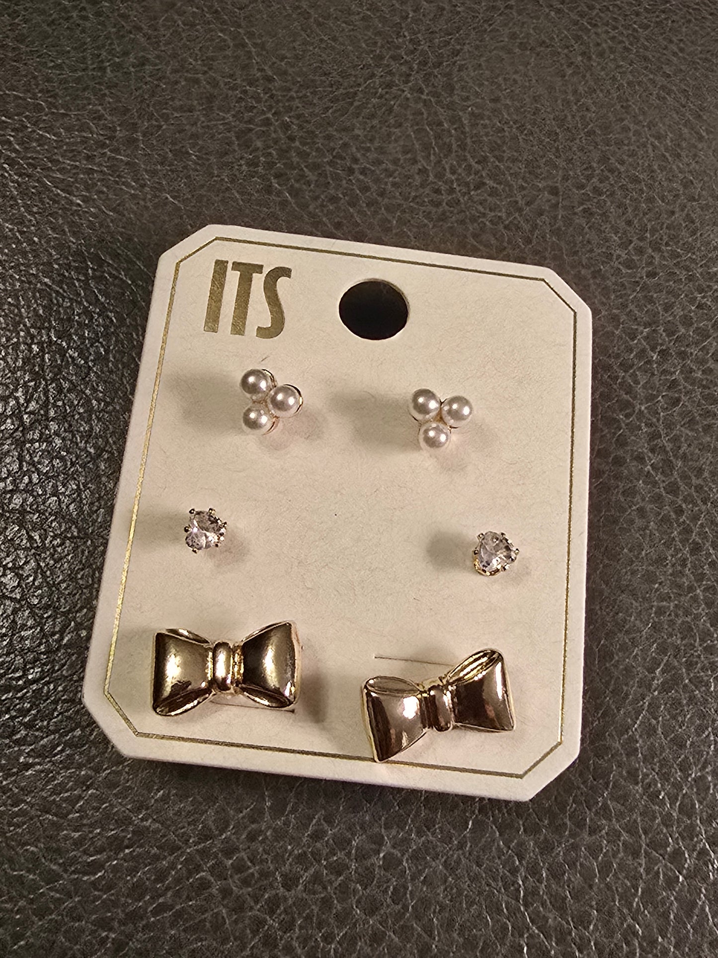 Gold and Pearl Stud Set