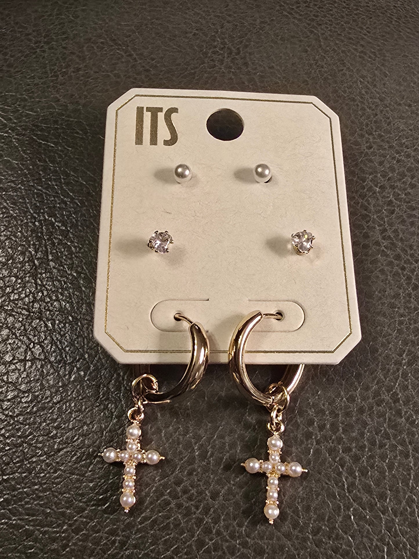 Pearl Cross Stud Set