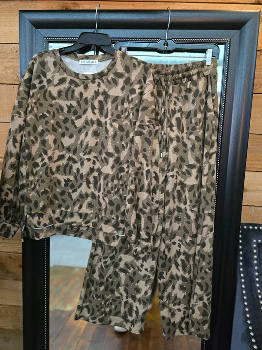 Leopard Cozy 2pc Lounge Set